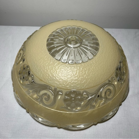 Vintage Art Deco Glass Ceiling Light Fixture. Flowers. Scalloped edge - Picture 1 of 7